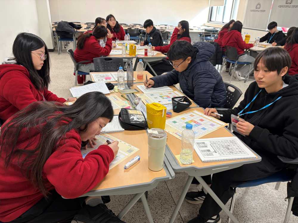 ▲‘꿈 실현 인생학교’에 참여한 학생들이 1년간의 꿈 실현 계획을 세우고 있다.  ⓒ전남교육 꿈실현재단