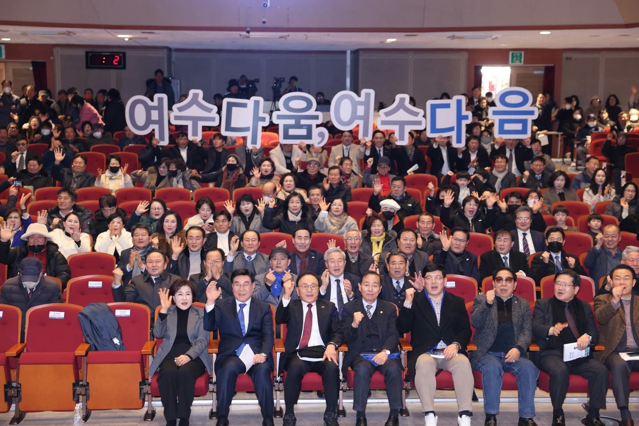 ▲ 김영규 전 여수시의장, 출판기념회 성황 5,000여 시민 운집 속 ‘여수다움, 여수다음’ 출간 ⓒ김영규의원 페이스북 갈무리