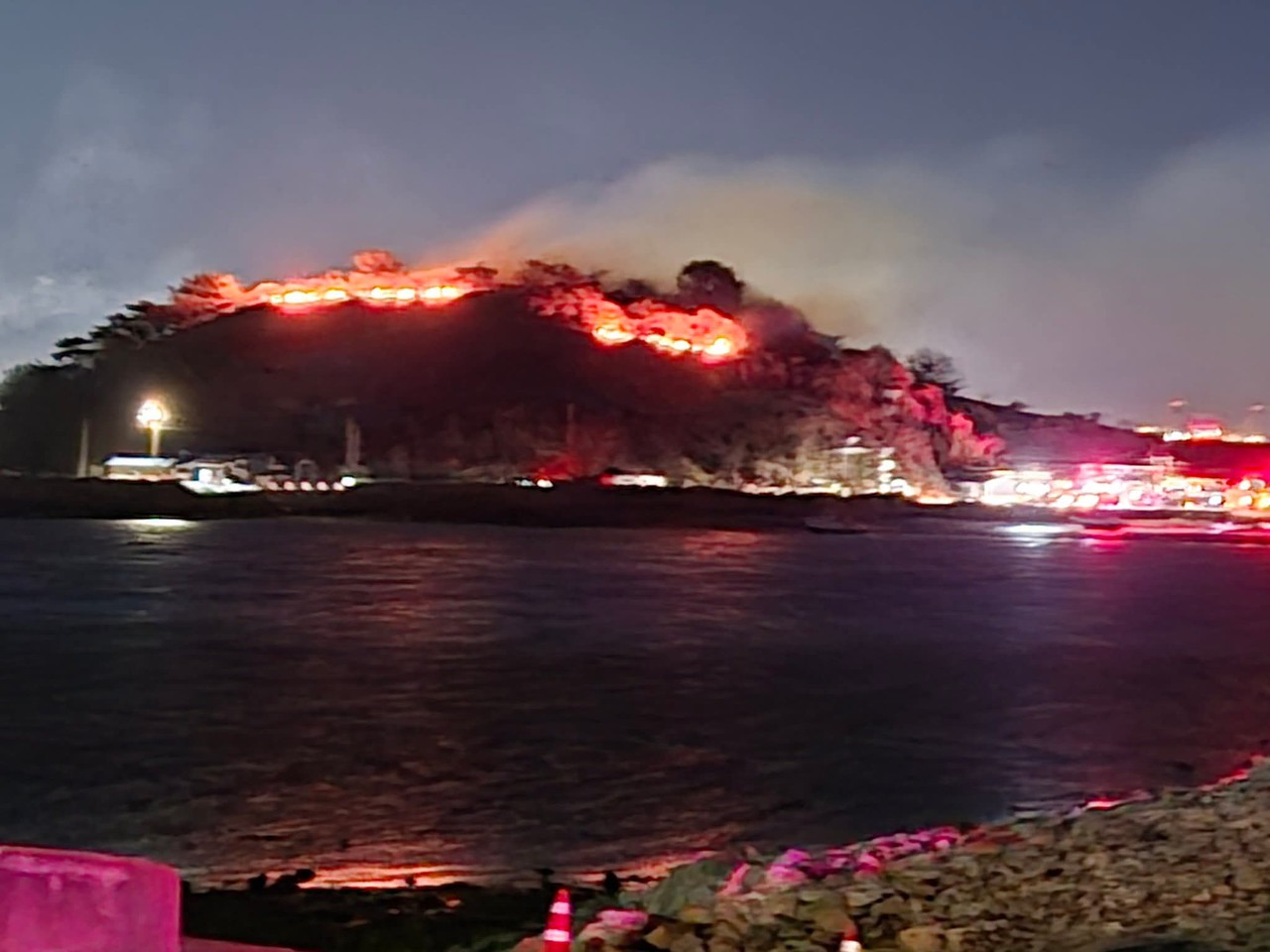 ▲ 여수 묘도 야산서 산불 발생 ⓒ이광일 도의원