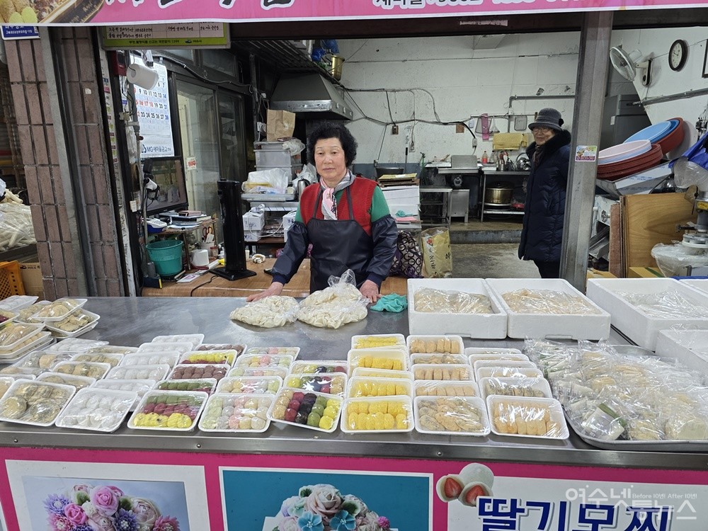 ▲ 30년 넘게 지켜온 양심과 쫄깃한 손맛을 자랑하는 여수 서시장 시민떡집이다. ⓒ조찬현