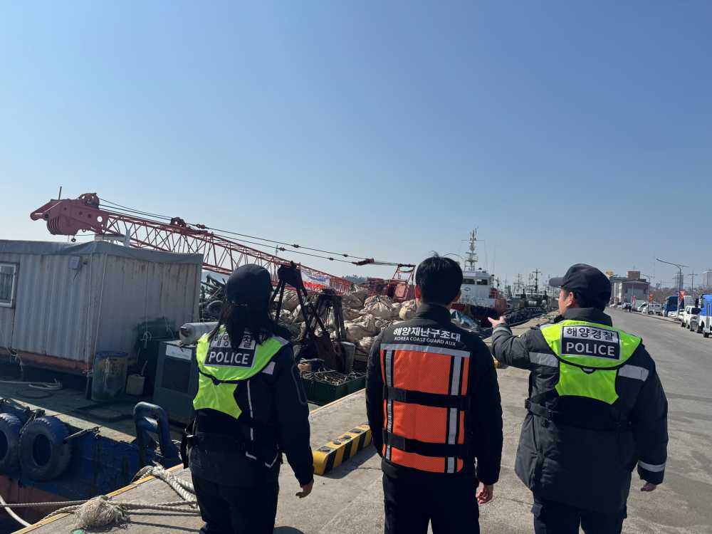 ▲ 설 연휴 민·관 합동 예방순찰 실시중인 모습 ⓒ여수해양경찰서