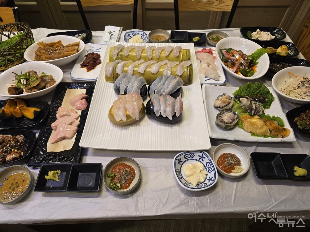 ▲노랑가오리 회가 있는 봉산동 성산대학교 상차림 ⓒ조찬현