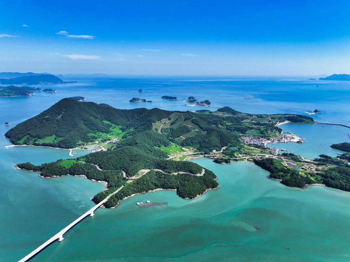 ▲ 여수시는 2026여수세계섬박람회 성공 개최와 섬 관광 활성화를 위해 ‘다, 섬에서 산다’ 섬살이 체험 지원사업 참가자를 3월 3일까지 모집한다. ⓒ여수시