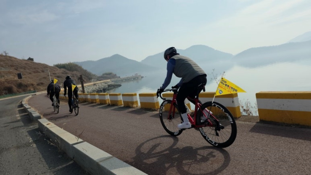 ▲ 여수시는 자전거를 이용하는 시민과 관광객들의 안전을 지키고 사고 발생 시 경제적 부담을 덜어주기 위해 ‘2026년 여수시 자전거 보험’ 계약을 체결했다. ⓒ여수시