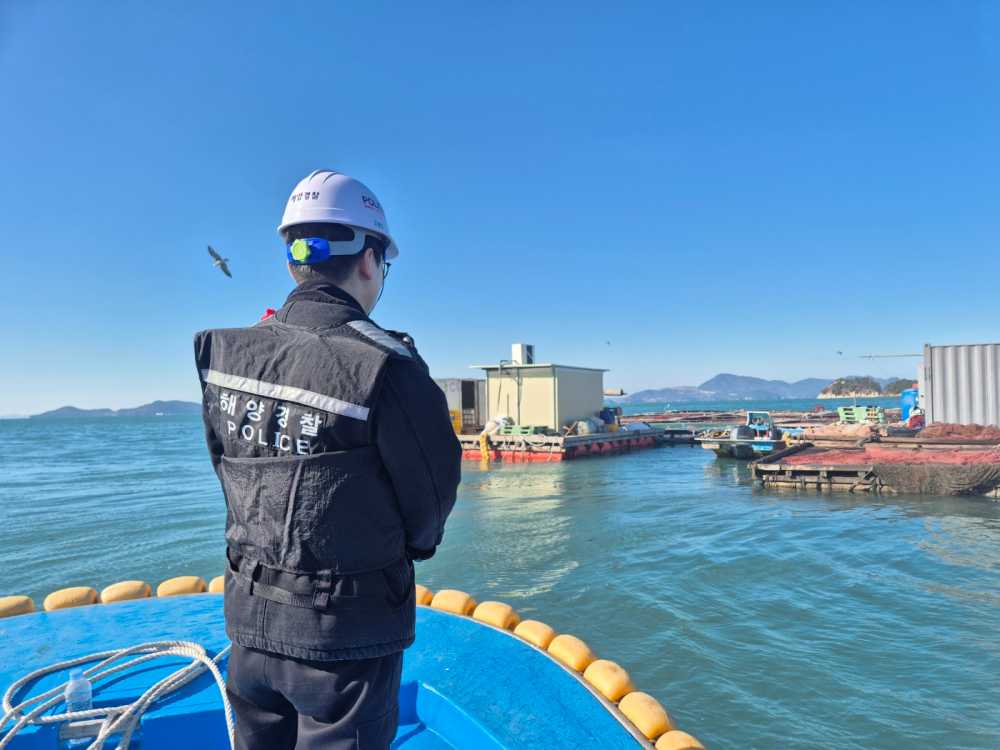▲ 수출용 패류생산 지정해역 해양오염 점검 ⓒ여수해양경찰서