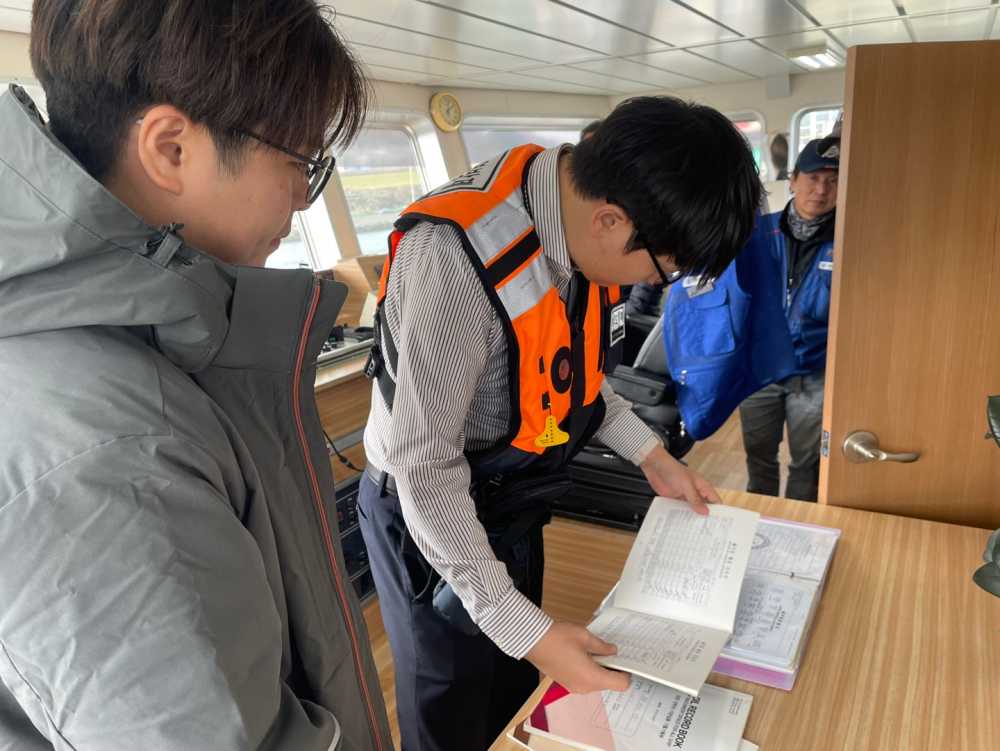 ▲ 수출용 패류생산 지정해역 해양오염 점검 ⓒ여수해양경찰서