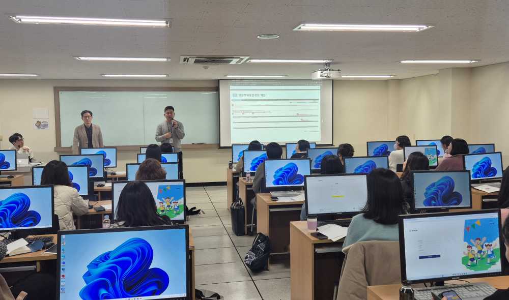 ▲ 순천제일대학교에서 늘봄실무사를 대상으로 초3방과후 프로그램 이용권 연수를 진행하고 있다. ⓒ전라남도교육청