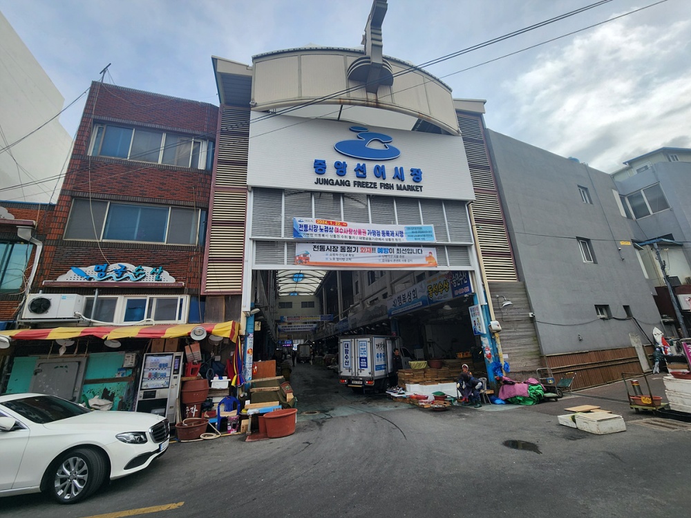 ▲여수시가 2026년 전라남도 공모사업인 전통시장 및 상점가 시설현대화사업에 선정된 중앙선어시장 시설현대화 사업을 추진한다.ⓒ여수시