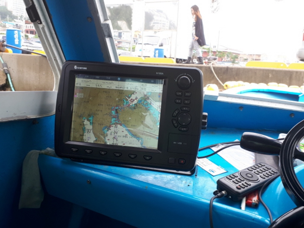 ▲안전·소방·통신 안전장비 설치 사진 (GPS플로터) ⓒ여수시