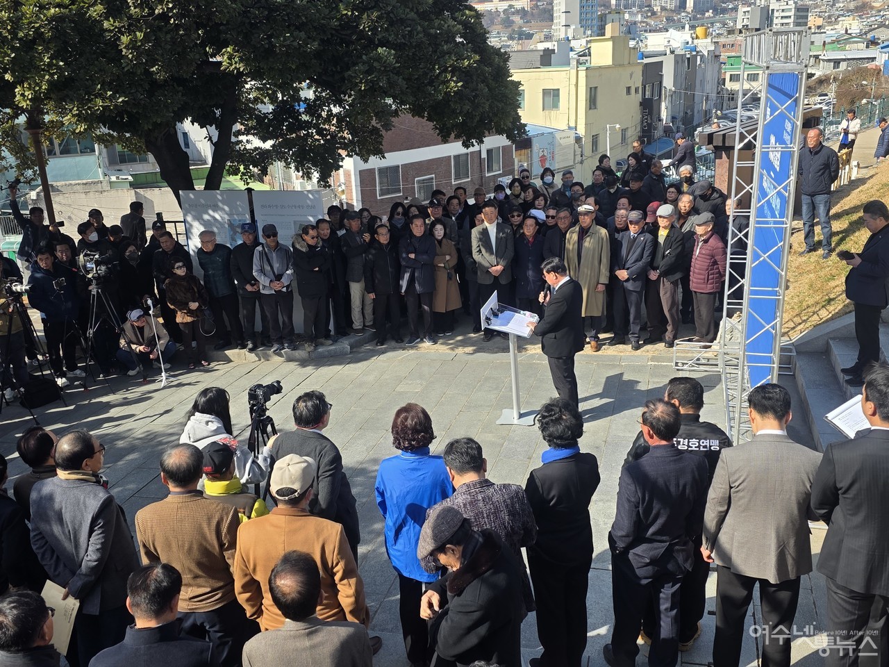 ▲ 시민과 함께하는 여수비전 설계 100일 출정 기자회견에 나선 김영규 예비후보 ⓒ심명남