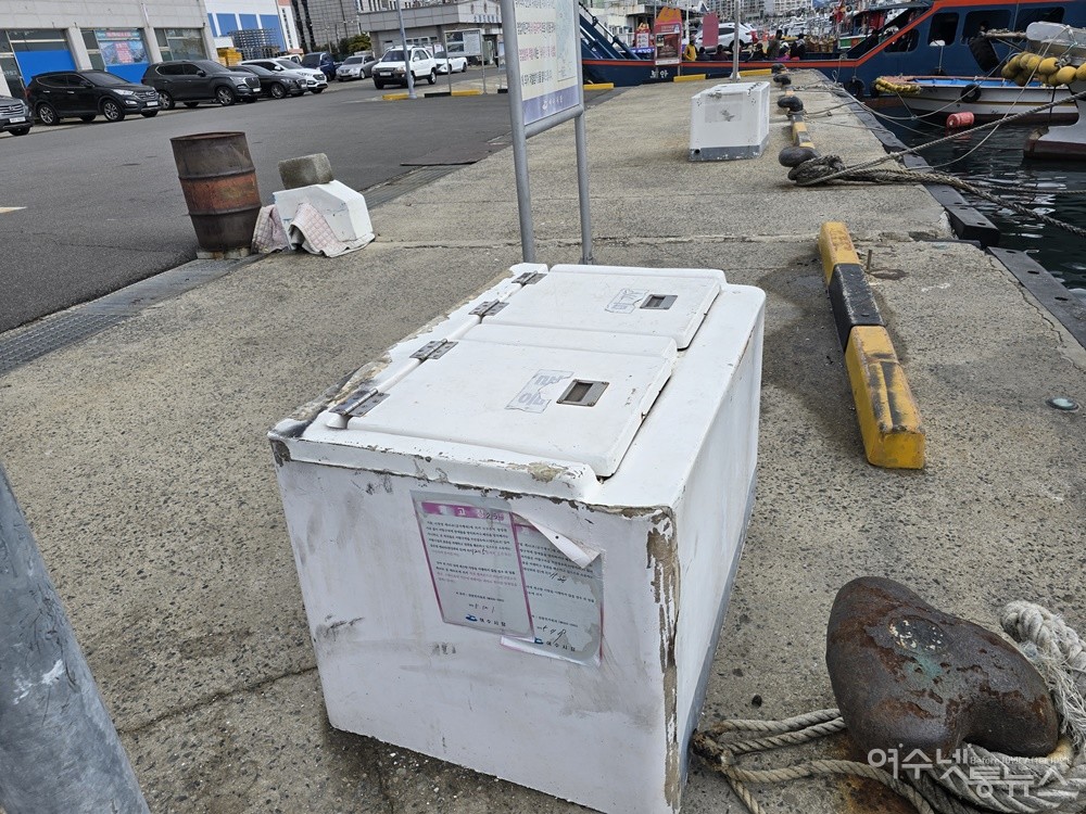 ▲ 방치된 불법 적치물 ⓒ조찬현