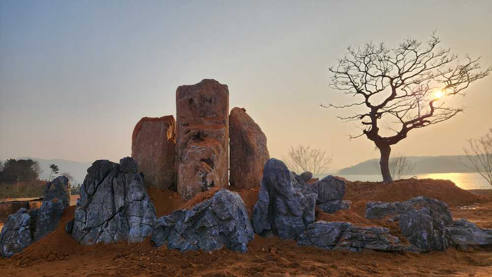 ▲여수세계섬박람회장 내 석가산과 팽나무 ⓒ여수시