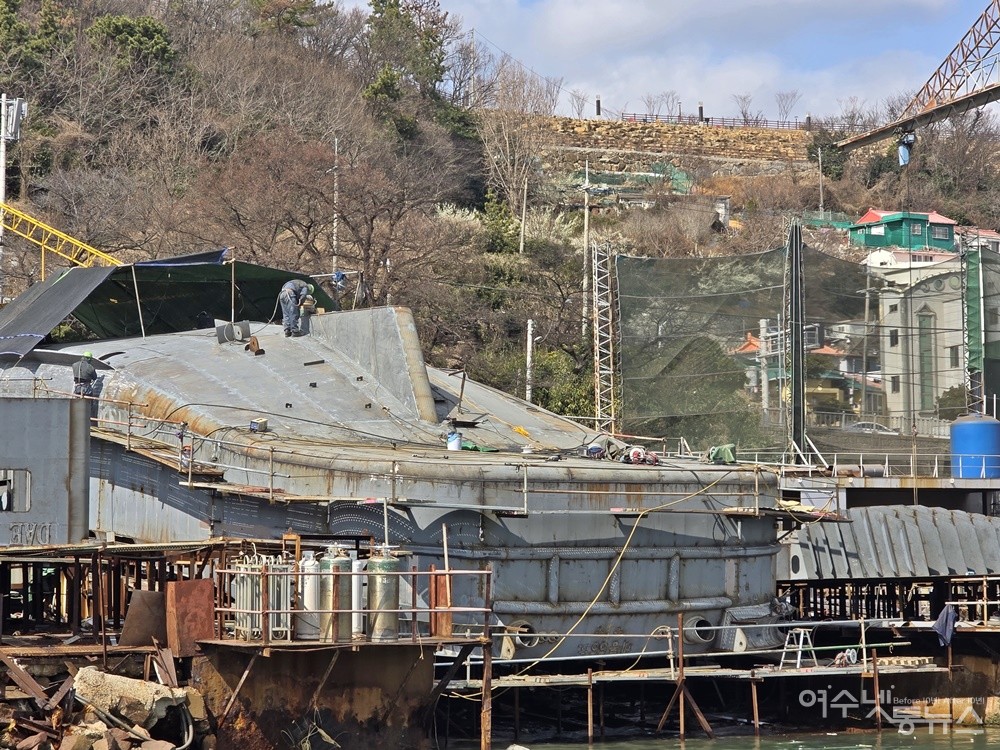 ▲ 여수 남산동 조선소 그라인딩 작업 ⓒ조찬현