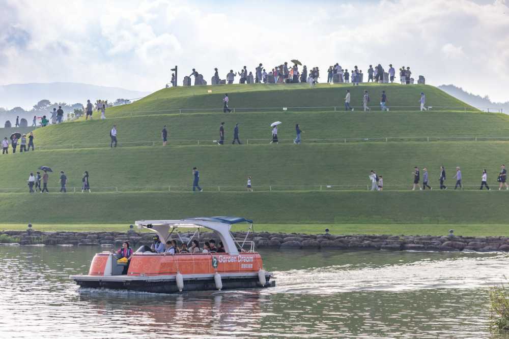 ▲순천만국가정원 호수정원에서 출발하는 정원드림호의 모습 ⓒ순천시