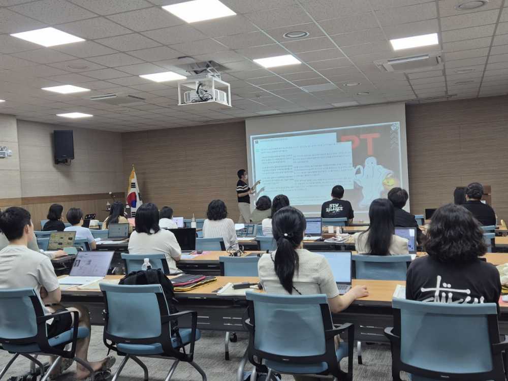 ▲여수시가 이순신도서관에서 인공지능(AI)과 미래기술 교육을 이끌 전문강사 양성 과정을 개설해 운영한다. ⓒ여수시