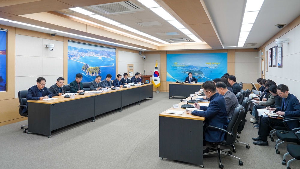 ▲ 여수시가 17일 정현구 시장 권한대행 주재로 「전남·광주통합 특별법」 시행 대비행정통합 대응 전략회의를 개최했다. ⓒ여수시