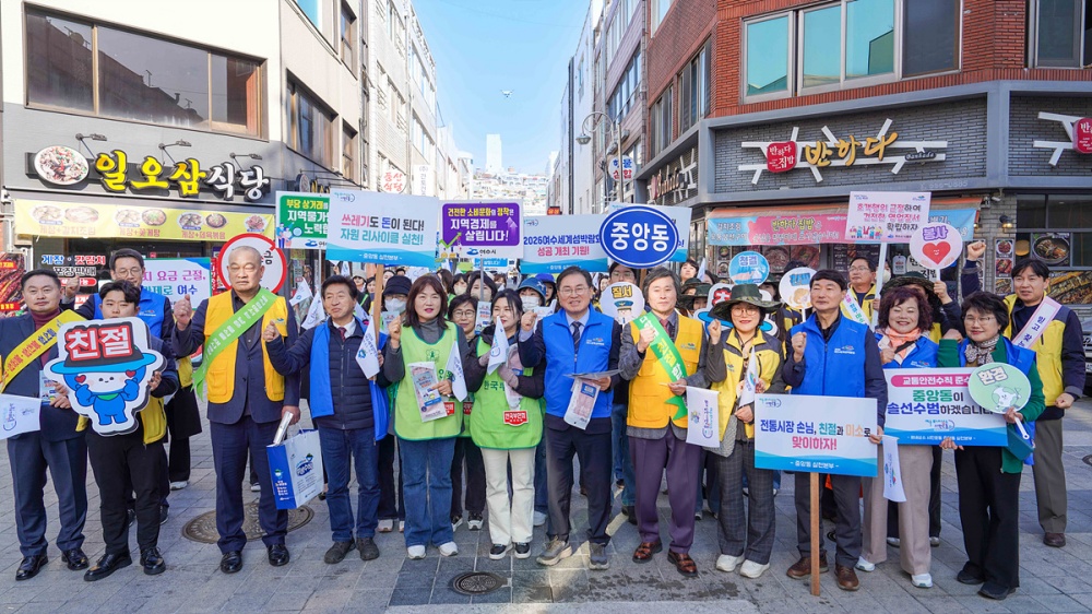 ▲여수시는 지난 17일 ‘여수 르네상스 다함께 5대 실천 시민운동 3월 중점 실천의 날’을 운영하며 물가안정 실천 분위기 확산에 나섰다. ⓒ여수시