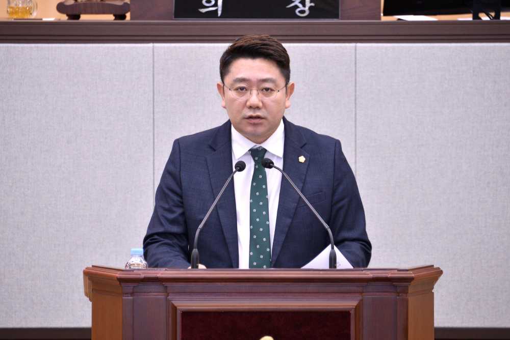 ▲최정필 여수시의회 의원, “남서울~여수 2시간 한반도 KTX, 국가철도망 반영 촉구” ⓒ여수시의회