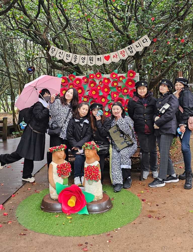 ▲ 여수시 SNS 서포터즈가 지난 18일 오동도에서 ‘3월 서포터즈 데이’ 공동취재 활동을 전개했다. ⓒ여수시