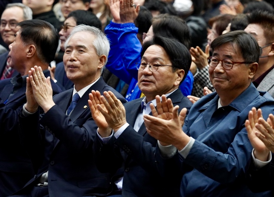 ▲ 민주당 구청장 합동연설회에 참석 당심을 경청한 강기정 후보 ⓒ강기정 후보 캠프