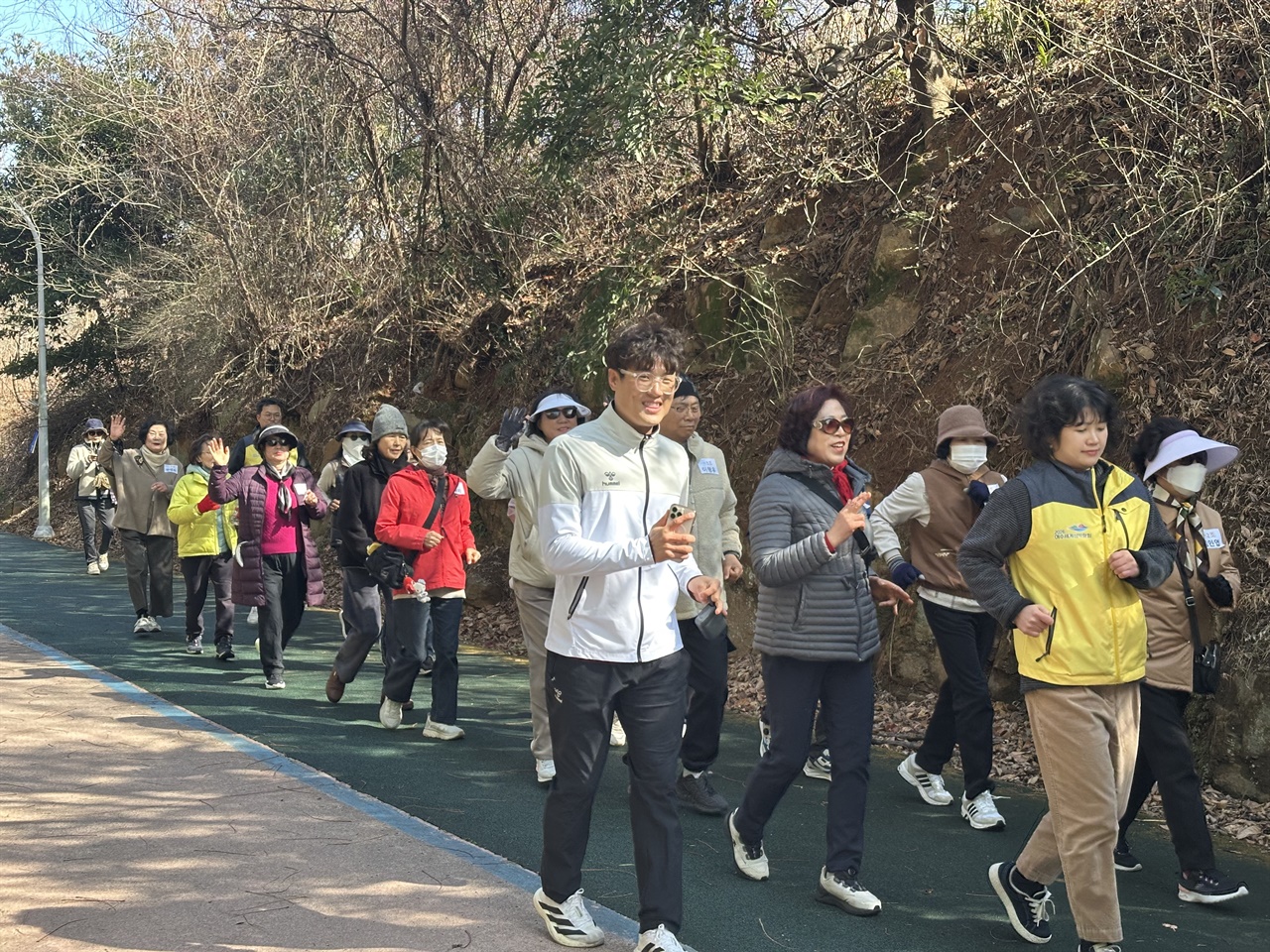 ▲ 슬로우 조깅에 참여하고 있는 여천동 주민들 ⓒ정영우