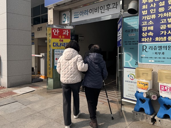 ▲ 일상생활돌봄 동행지원 ⓒ쌍봉종합사회복지관