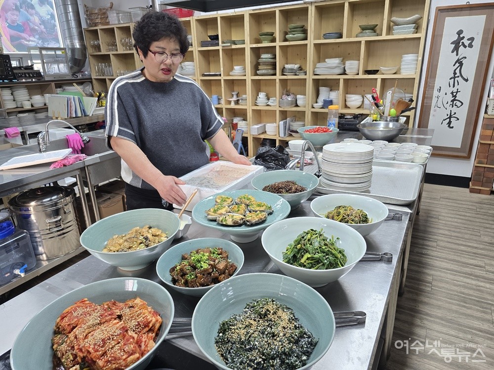 ▲ 섬음식에 대해 설명하고 있는 여수 섬학교 김명진 교장 ⓒ조찬현