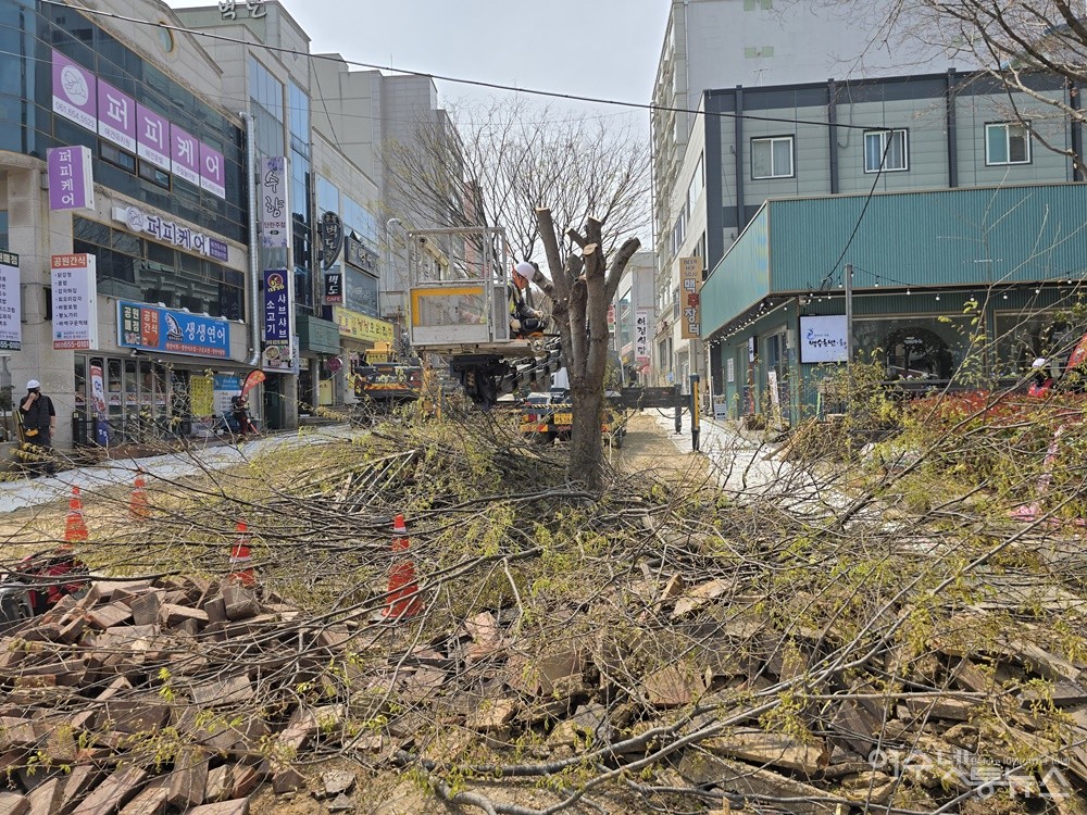 ▲ 여수 여문 문화의 거리 재정비공사 현장 ⓒ조찬현