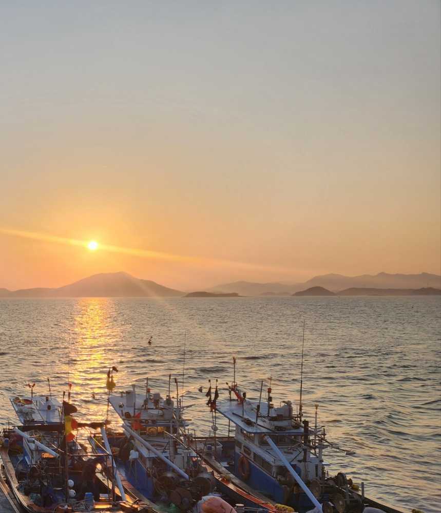 ▲ 대동마을 선착장에서 본 아름다운 황금빛 노을 ⓒ김용자