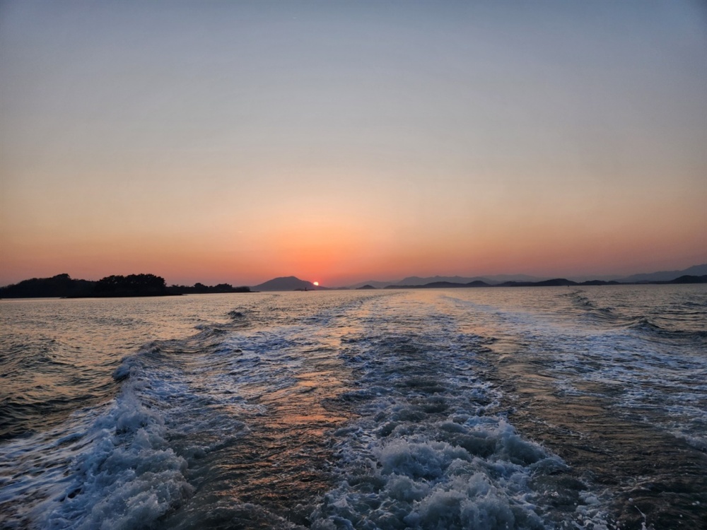 ▲노을섬달천을 향해 돌아가는 배에서 한 컷 ⓒ김용자