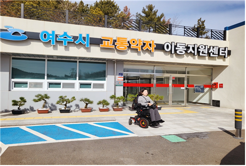 ▲ 여수시 교통약자 이동지원센터에 방문한 이명주 센터장 ⓒ라르쉬장애인자립생활센터 (자료사진)