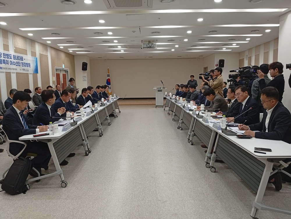 ▲ 지난 1일, 한국산업단지 공단에서 더불어민주당 원내대표단 및 중동전쟁 경제대응TF 현장방문 간담회를 개최했다. ⓒ여수시